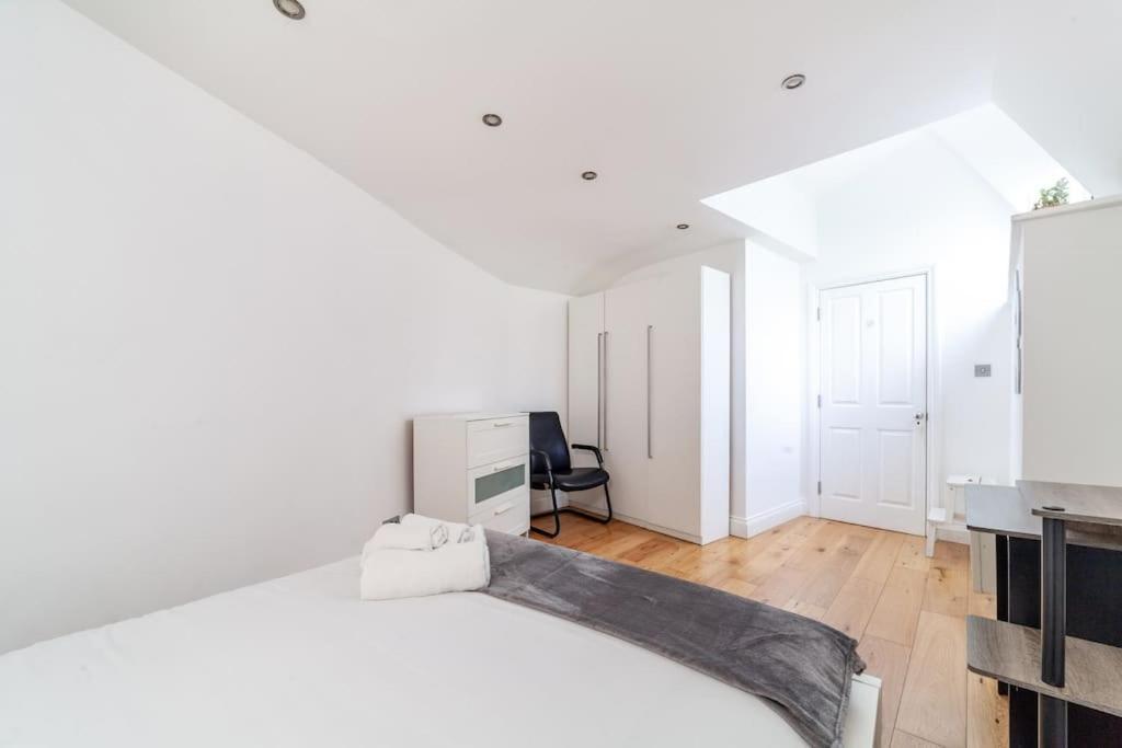 Spacious Retreat 2-Bed In Popular Camden Town لندن المظهر الخارجي الصورة