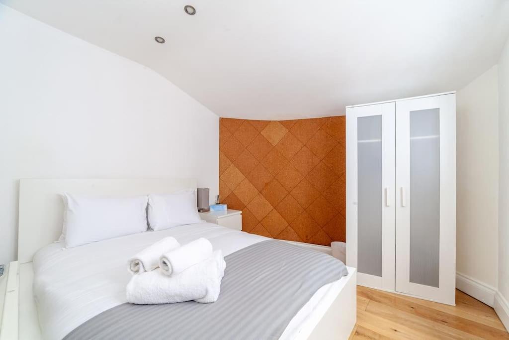 Spacious Retreat 2-Bed In Popular Camden Town لندن المظهر الخارجي الصورة