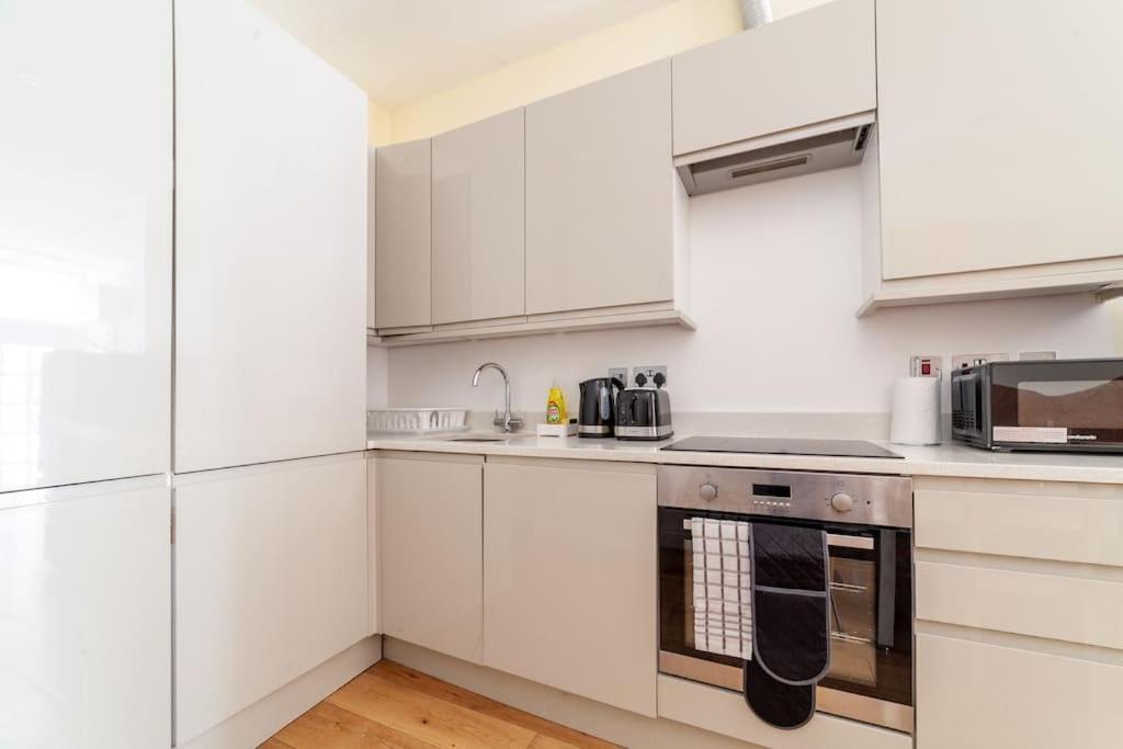 Spacious Retreat 2-Bed In Popular Camden Town لندن المظهر الخارجي الصورة
